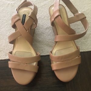 Alexmarie wedge size 6-very neutral color